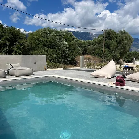 Vila Zefy's Scenic Oasis *