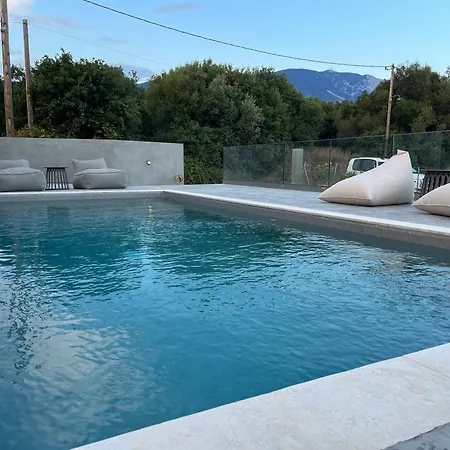 Vila Zefy's Scenic Oasis *